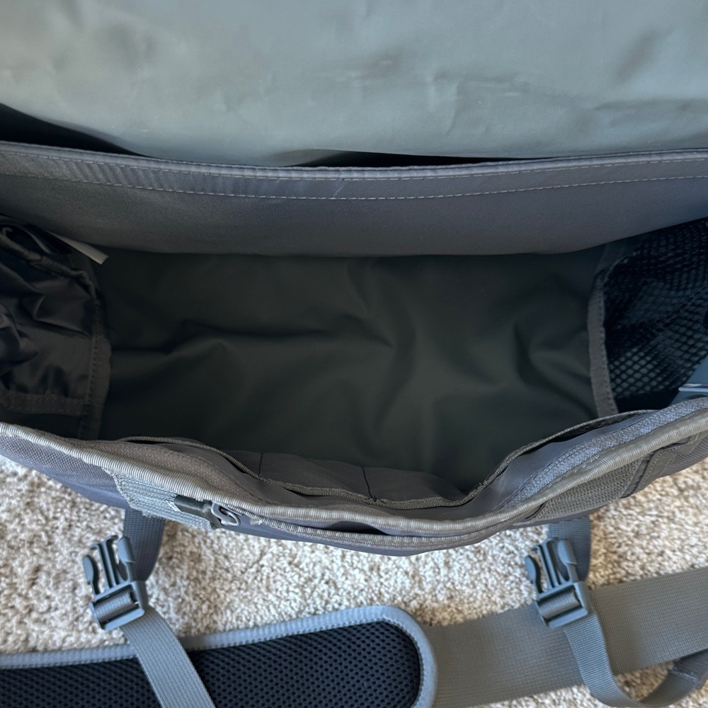 Timbuk2 Charcoal Messenger Bag - new - Picture 6 of 6